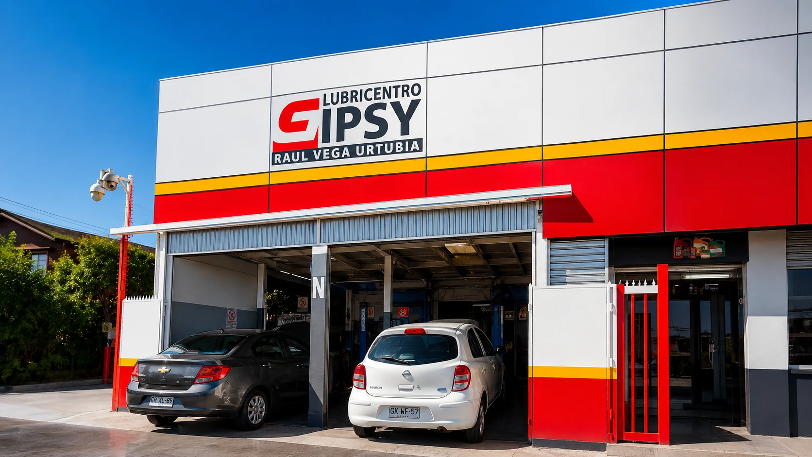 Fachada de Lubricentro Gipsy con vehículos en atención